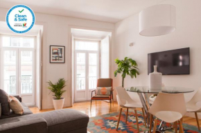 Cozy 1st Floor Flat Central Chiado District With Balconies and AC 19th Century building